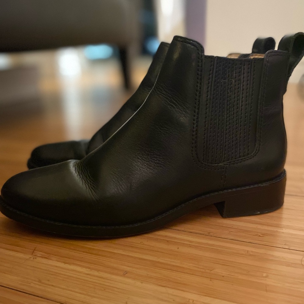 Black leather Chelsea ankle boots